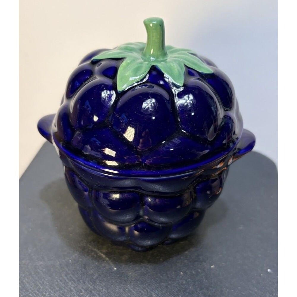 Le Creuset Petite Blackberry Casserole Mini Cocotte Stoneware Rare ramekin